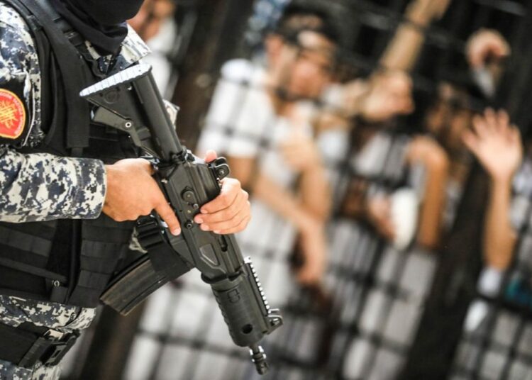 Autoridades reportan el decomiso de 1,038 armas de fuego que tenían pandilleros