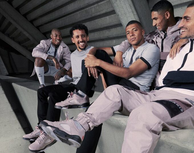 (VIDEO) El PSG presentó la nueva camiseta alternativa con Lionel Messi y Mbappé a la cabeza y sin Neymar