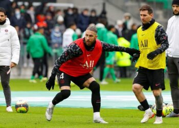 (VIDEO) El áspero cruce entre Messi y Sergio Ramos en el PSG