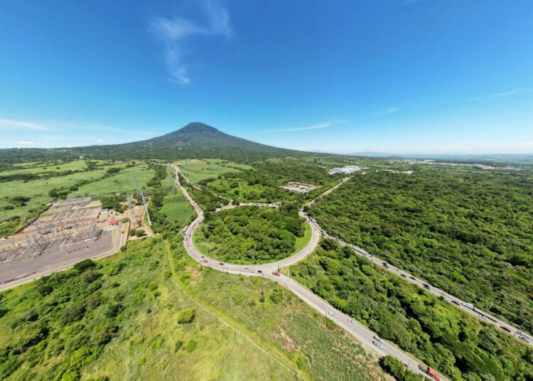 Funcionarios colocan primera piedra de construcción del paso a desnivel del Redondel Integración