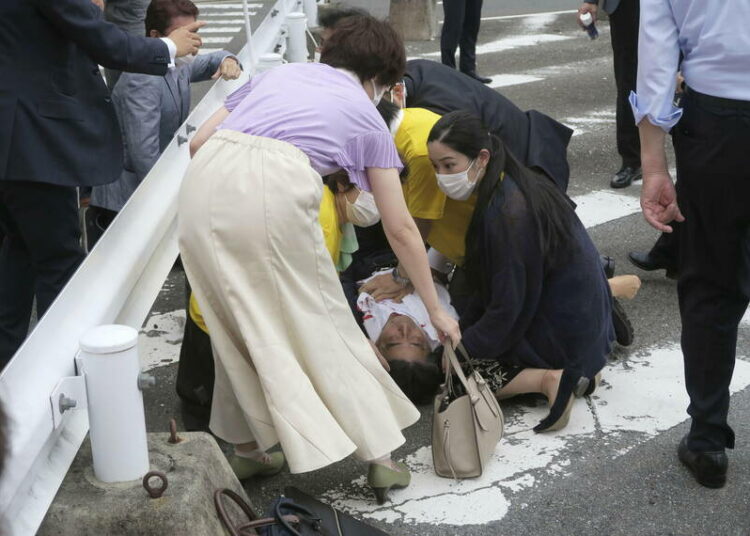 (IMÁGENES FUERTES) Escalofriante video del asesinato del ex primer ministro japonés Shinzo Abe
