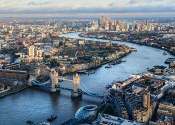 Una ‘isla’ de toallitas húmedas del tamaño de 2 canchas de tenis formada en el Támesis ya ha cambiado el curso del río