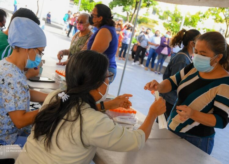 Ministerio de Salud realizó pruebas PCR en Plaza Morazán, San Salvador