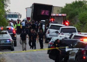Dos hombres fueron acusados en muerte de 53 migrantes en tráiler en Texas, Estados Unidos