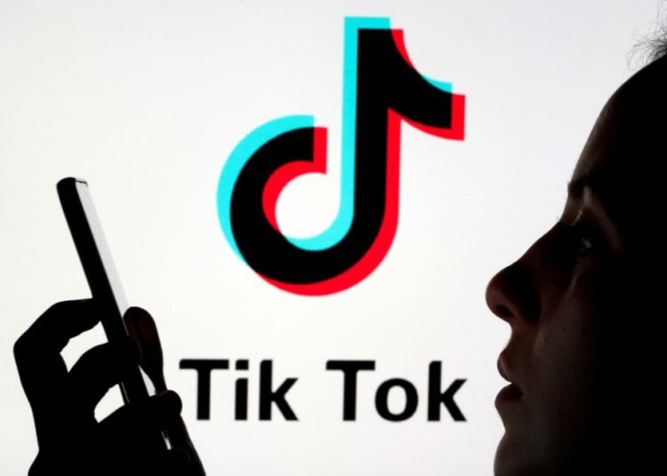 Senadores estadounidenses piden investigar TikTok por espionaje
