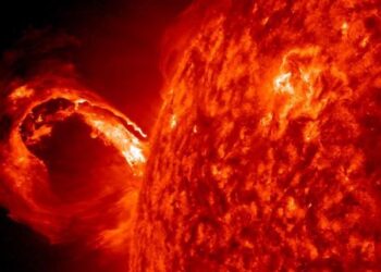Una reconocida experta en ciencia espacial anticipó un impacto directo de una tormenta solar en la Tierra