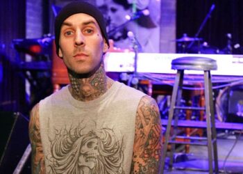 Travis Barker, baterista de Blink-182, anuncia que fue hospitalizado por una «pancreatitis grave» que amenazó su vida