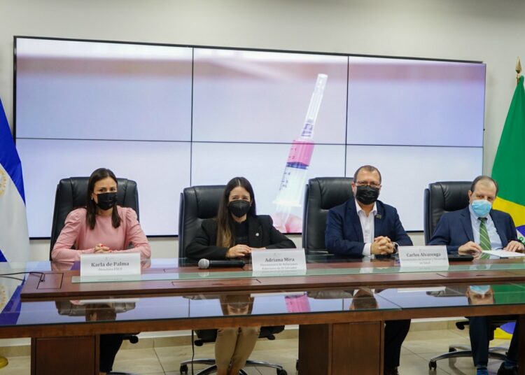 MINSAL recibe donación de 500,000 dosis de vacunas contra el sarampión, rubéola y paperas