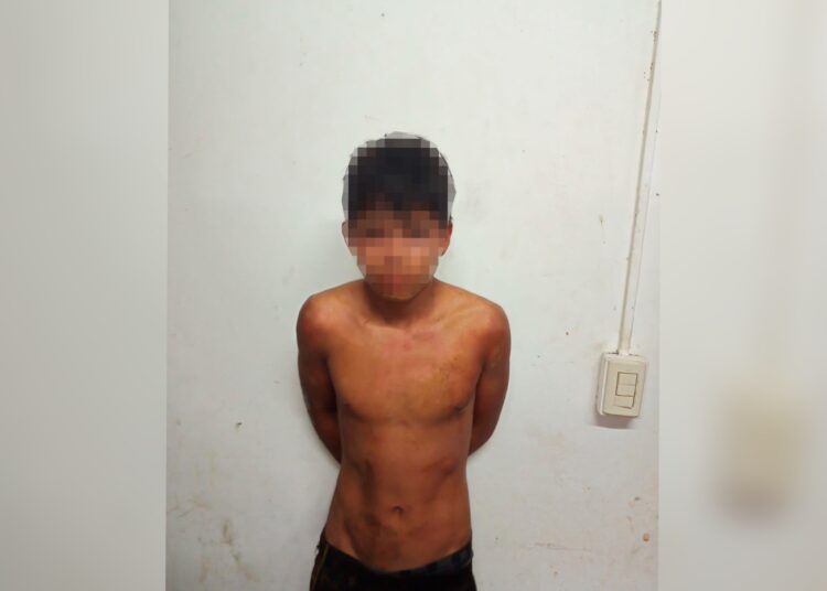 Detienen a menor de edad que asesinó con machete a dos hombres en Tecoluca