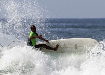 Amado de Jesús Alvarado avanzó a la siguiente ronda del campeonato panamericano de surf