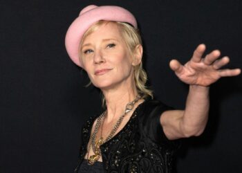 La actriz Anne Heche sigue en coma, se le retirará el soporte vital y la familia anunció que ya no sobrevivirá