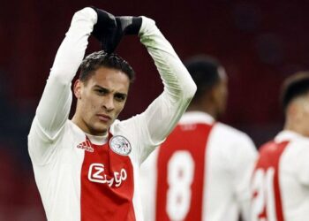 Manchester United desembolsó 100 millones de euros y cerró el segundo fichaje más costoso de su historia