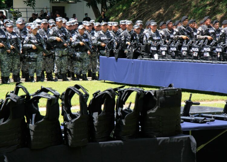 Entregan lote de armamento y equipos de seguridad a Policía Nacional Civil