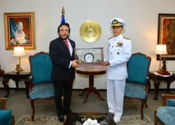 Vicepresidencia dona artículos personales del expresidente José María Lemus para exhibirse en el Centro de Historia Militar