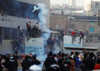 La ONU y EEUU instaron a la calma en medio de las violentas manifestaciones en la Zona Verde de Bagdad, Irak