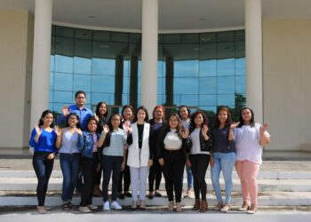 Jóvenes salvadoreños viajarán con becas universitarias a Alemania para especializarse en el área de geriatría