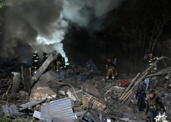 Bombardeo ruso al sur de Ucrania dejó 5 muertos, entre ellos, dos niños de ocho y dos años