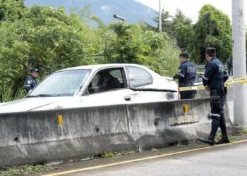 Investigan la muerte de un hombre y una mujer en aparente accidente de tránsito sobre el bulevar Monseñor Romero