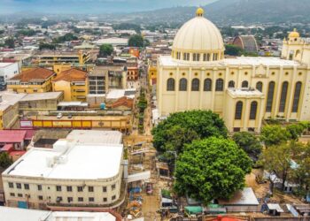 Vendedores de la calle Arce, San Salvador iniciaron movilización voluntaria