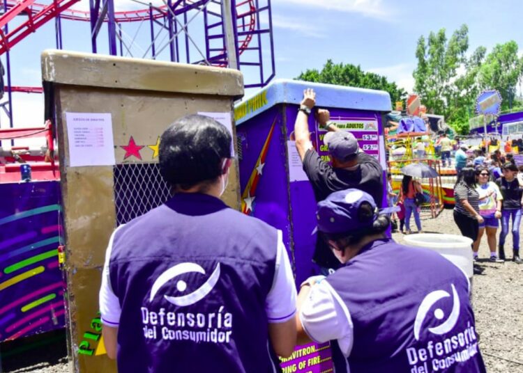 Defensoría del Consumidor verifica precios en juegos mecánicos en el Estadio Cuscatlán