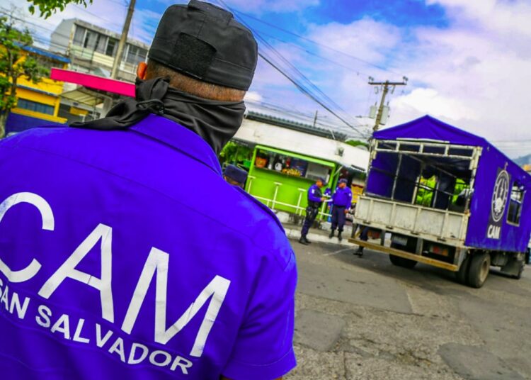 CAM realiza remoción de obstáculos y verificación de cobros indebidos en parqueos públicos en San Salvador