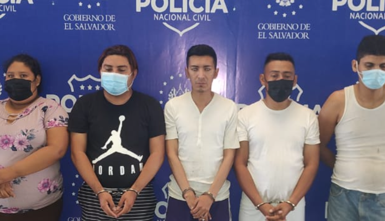 Autoridades capturan a red de estafadores que rentaban ranchos de playa que no existían