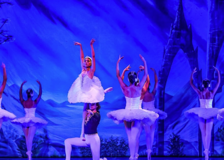 Cultura ofrece puesta en escena de “El lago de los cisnes” dirigida a estudiantes de San Salvador