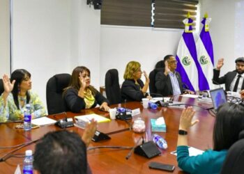 Comisión de Hacienda emitió dictamen favorable a reformas del Código Tributario que incluyen la facturación electrónica