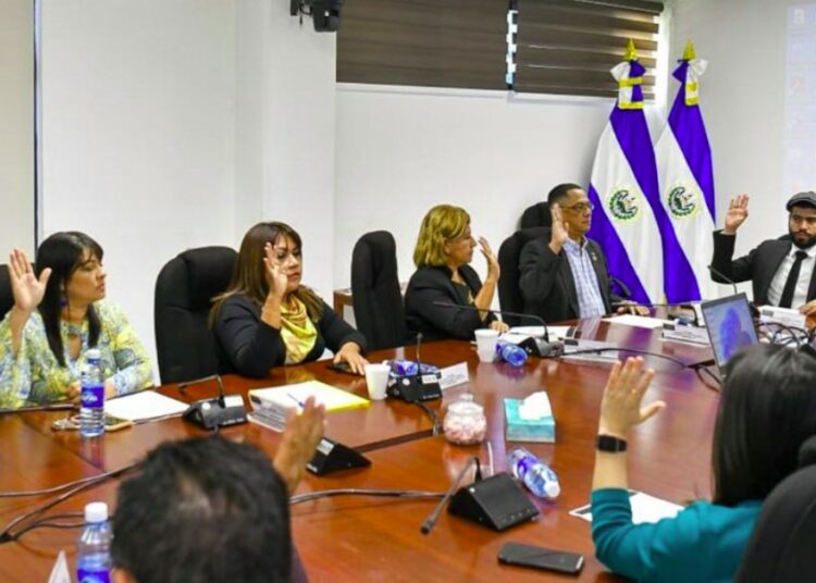 Comisión de Hacienda emitió dictamen favorable a reformas del Código Tributario que incluyen la facturación electrónica