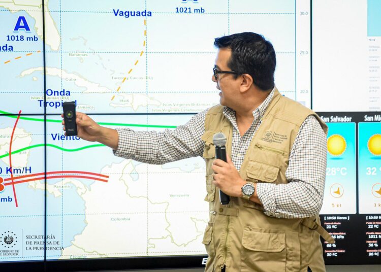 Onda tropical continuará provocando lluvias en la tarde y noche de este miércoles, según el MARN