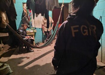 Fiscalía y PNC desarticulan red dedicada a la estafa informática, hurto y homicidio en La Paz