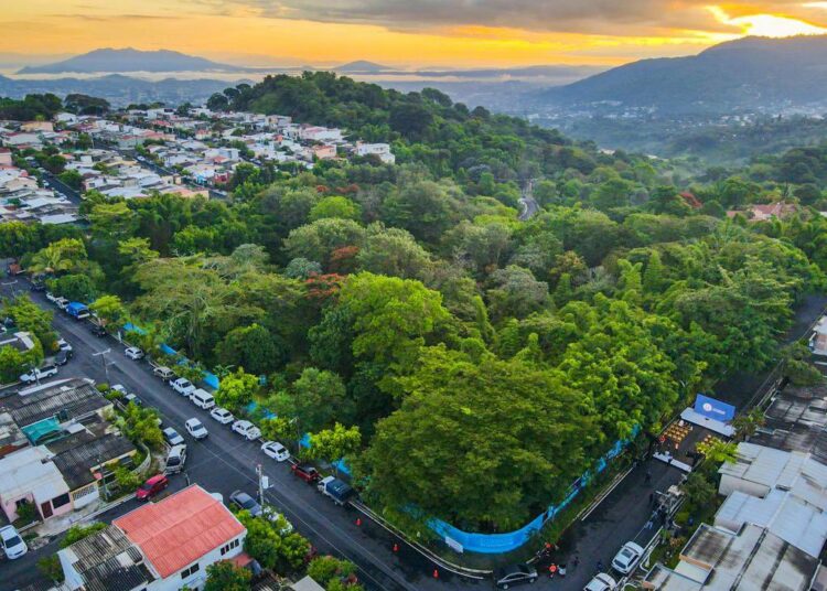 Alcaldía de San Salvador coloca primera piedra del Ecoparque La Cima