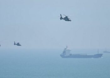 Taiwán activó sus sistemas de misiles terrestres mientras que China envía buques de guerra y aviones cerca de la isla