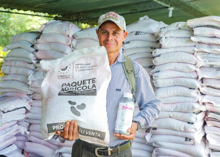 600,000 es el récord de entregado de paquetes agrícolas de maíz para garantizar la seguridad alimentaria