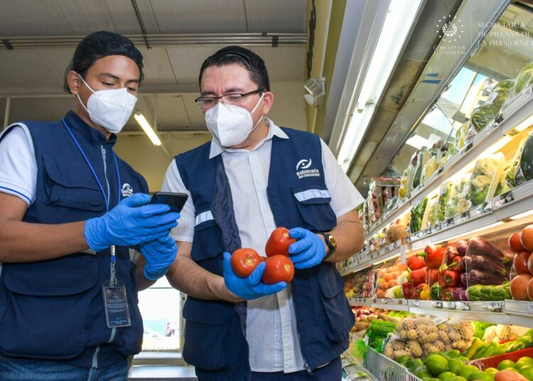 Defensoría del Consumidor realiza inspecciones de precio en productos de la canasta básica