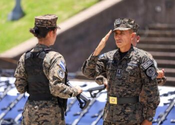 Fuerza Armada fortalece con 800 fusiles de asalto a personal empeñado en guerra contra pandillas