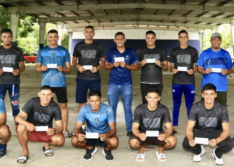 INDES entrega estímulo a seleccionados playeros