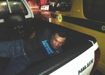 Hombre golpeó a su esposa en el rostro con una botella de vidrio