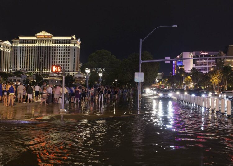 (VIDEOS) Lluvias inundan casinos de Las Vegas y desiertos