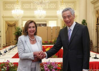Nancy Pelosi arrancó gira en Asia hablando de Taiwán con el líder de Singapur