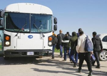 Texas inicia el envío a Nueva York de migrantes indocumentados