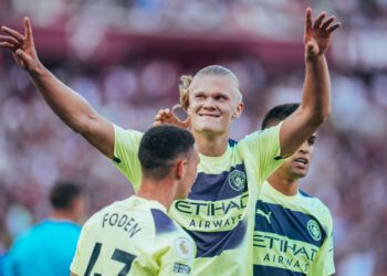 Con un doblete de Erling Haaland el Manchester City venció al West Ham en su debut en la Premier League