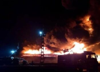 Colapsa un tercer tanque petrolero en grave incendio en Cuba