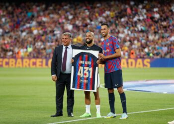 Trofeo Joan Gamper: así fue el emotivo homenaje del Barcelona a Davi Alves