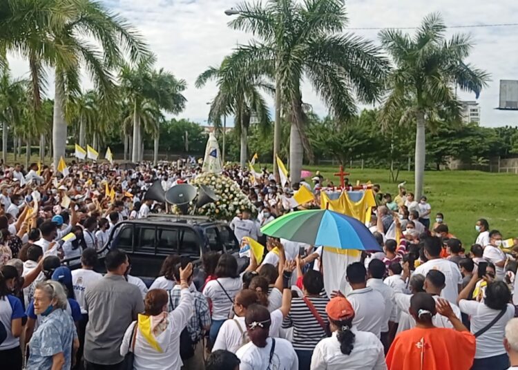 Gobierno de Daniel Ortega prohíbe procesiones y vigila misa católica en Nicaragua
