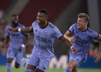 Real Madrid inicia campaña con remontada ante Almería