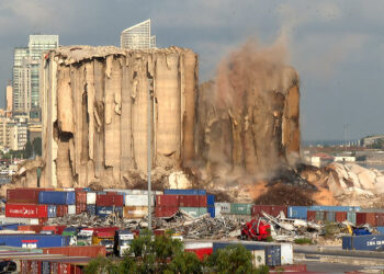 Colapsa sección norte de los silos del puerto de Beirut
