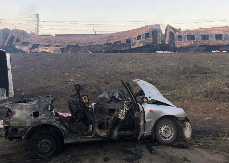 Bombardeo ruso contra estación de tren deja 25 muertos en Ucrania