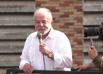 Lula se mantiene como favorito en nueva encuesta en Brasil