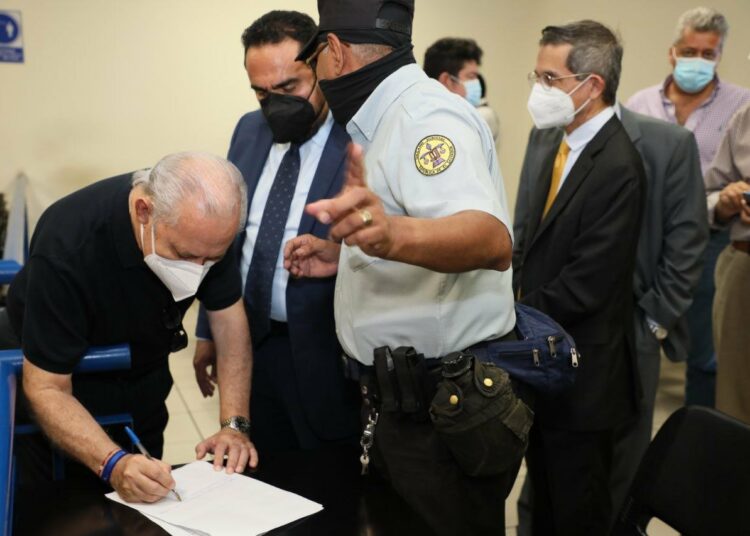 Trabajo comunitario y pago de $100 mil para exministro de Salud, Maza Brizuela en caso RHESSA